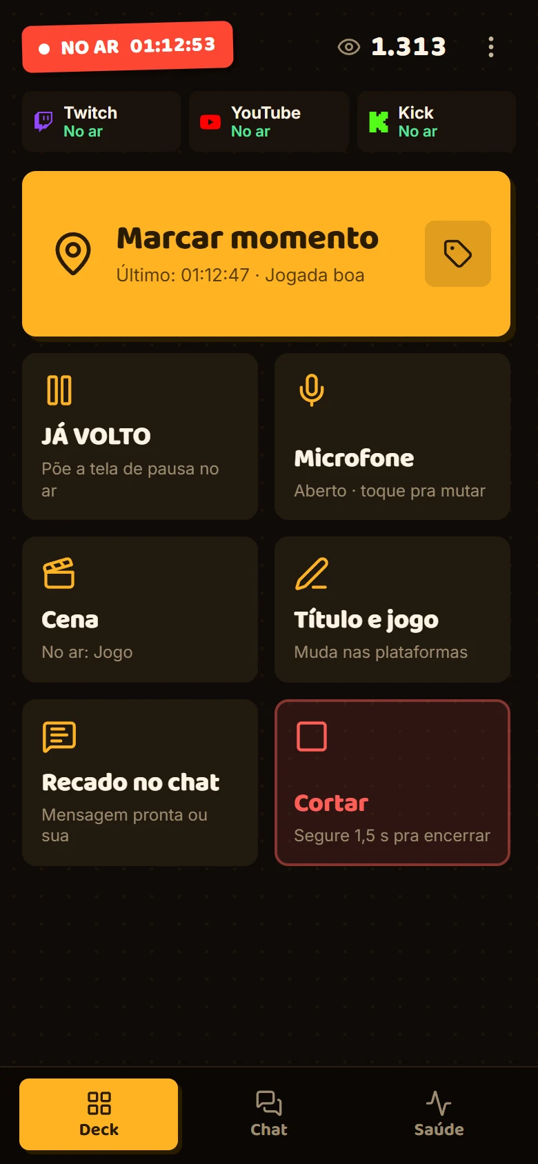Modo deck no celular durante a live, com o botão grande de marcar momento e os de JÁ VOLTO, microfone, cena, título, recado no chat e cortar